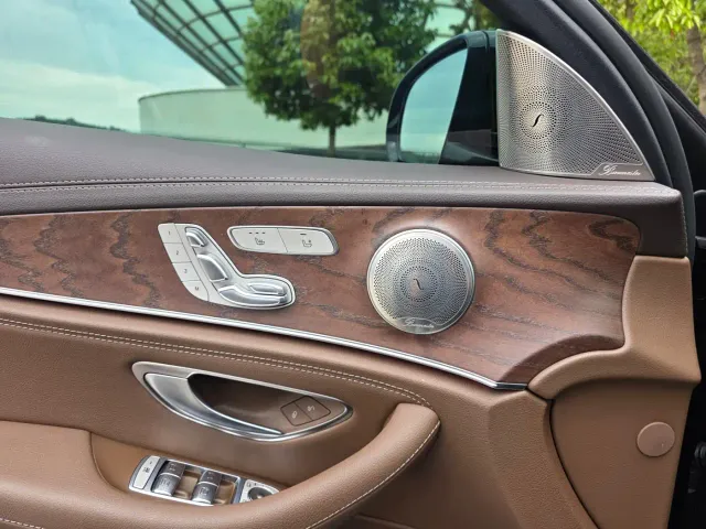 Mercedes-Benz E-Class — Фото автомобиля 10