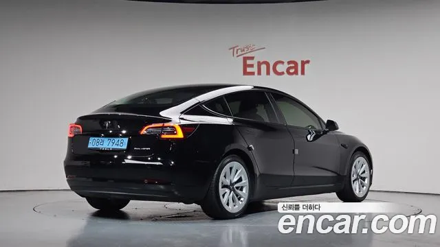 Tesla Model 3 — Фото автомобиля 2