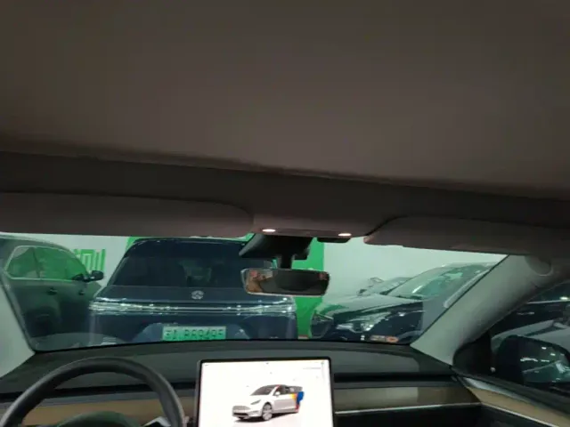 Tesla Model Y — Фото автомобиля 17