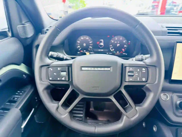 Land Rover Defender — Фото автомобиля 14