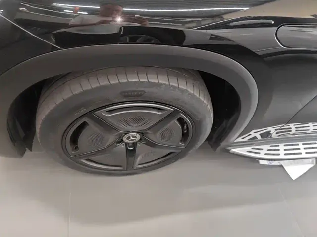 Mercedes-Benz EQE SUV — Фото автомобиля 22