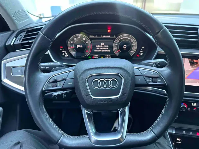 Audi Q3 — Фото автомобиля 11