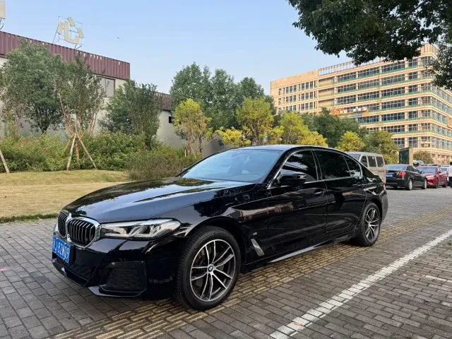 Фотография автомобиля — BMW 5 Series