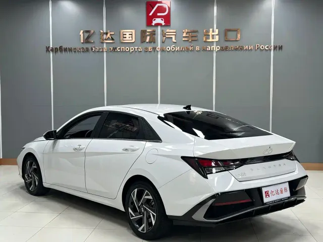 Hyundai Elantra — Фото автомобиля 4