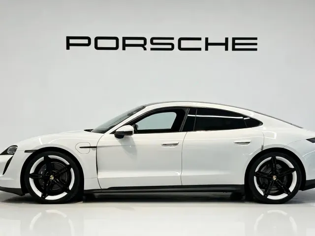Porsche Taycan — Фото автомобиля 3