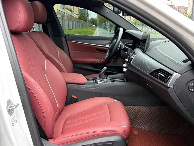 BMW 5 Series — Фото автомобиля 12