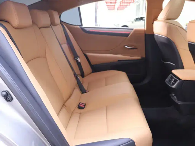 Lexus ES — Фото автомобиля 22