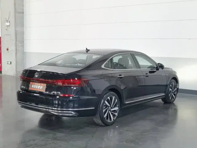 Volkswagen Passat — Фото автомобиля 2