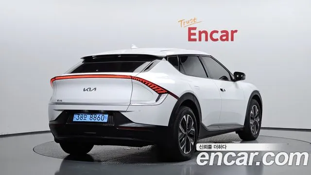Kia EV6 Standard 4WD — Фото автомобиля 2