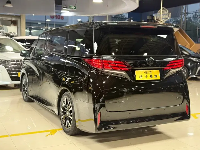 Toyota Alphard — Фото автомобиля 25