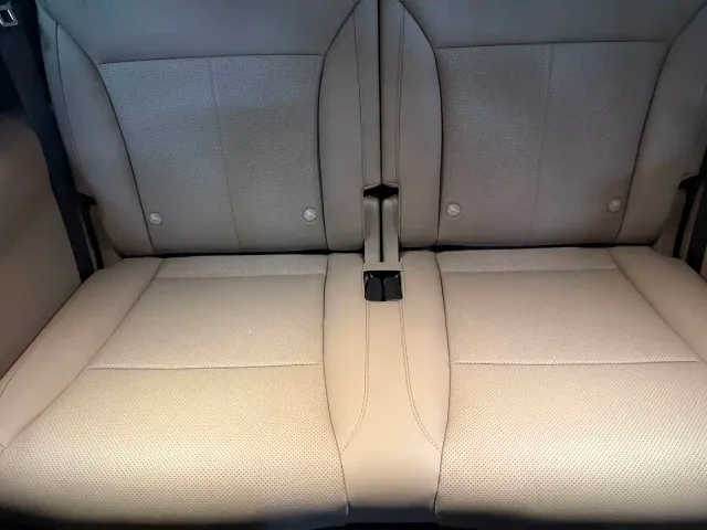 Li Auto i8 — Фото автомобиля 16