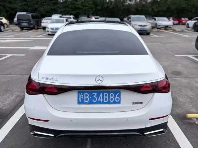 Mercedes-Benz E-Class — Фото автомобиля 5