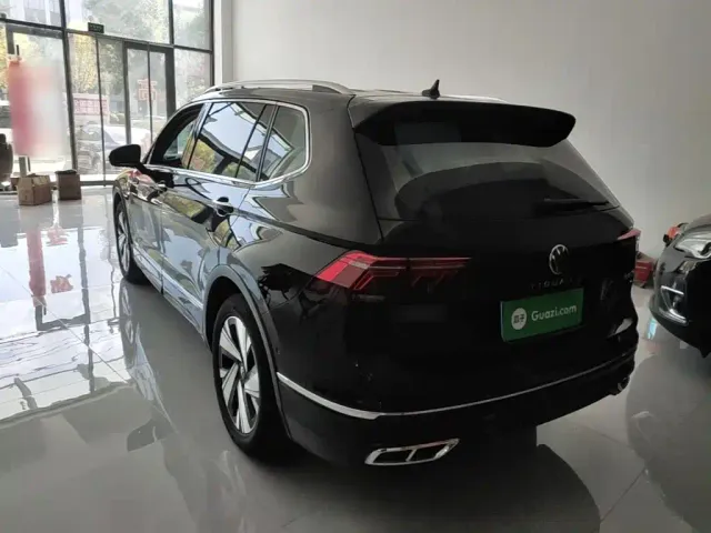 Volkswagen Tiguan L — Фото автомобиля 4