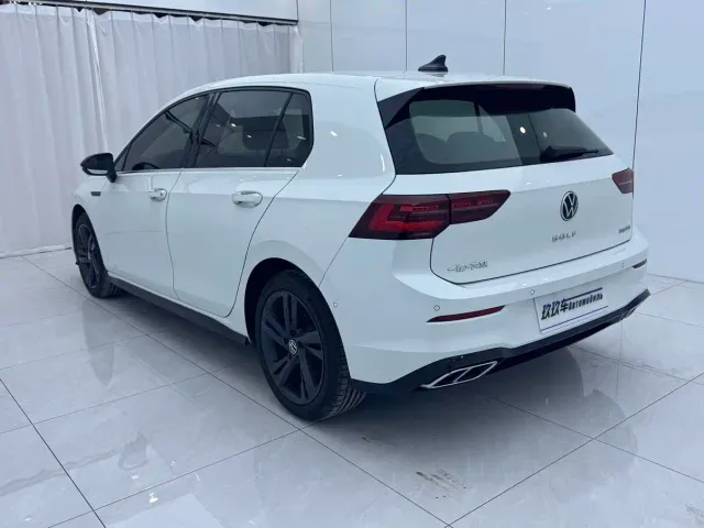 Volkswagen Golf — Фото автомобиля 4