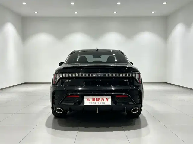 Lynk & Co 03 — Фото автомобиля 10