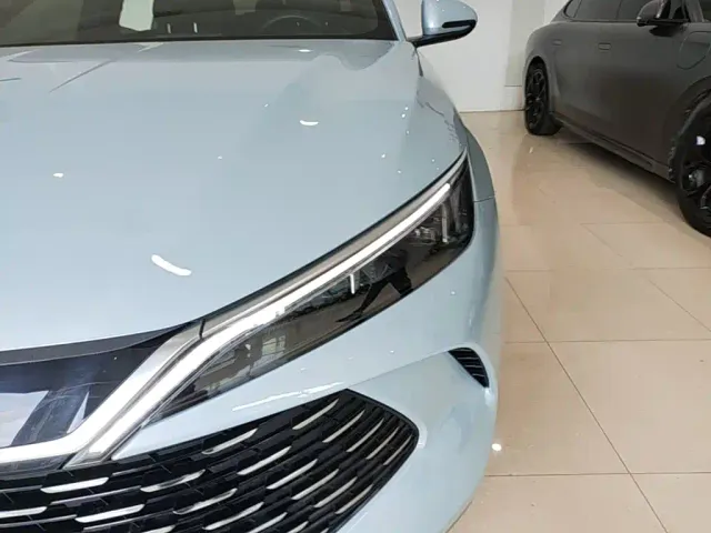 BYD Qin L — Фото автомобиля 23