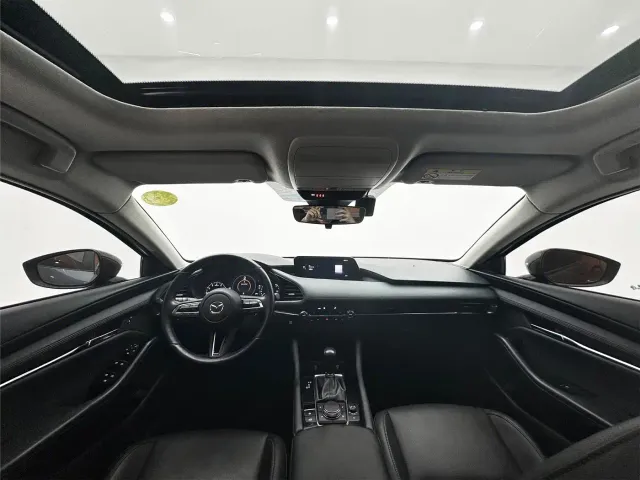 Mazda Axela — Фото автомобиля 15