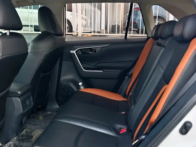 Toyota RAV4 — Фото автомобиля 13