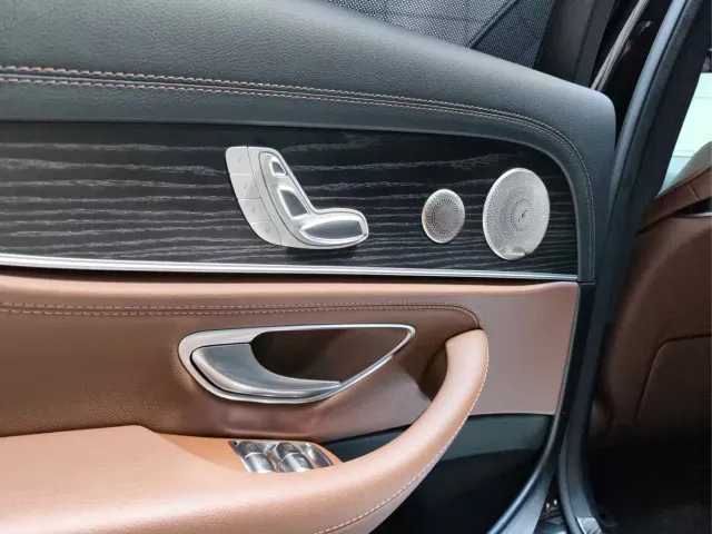 Mercedes-Benz E-Class — Фото автомобиля 10
