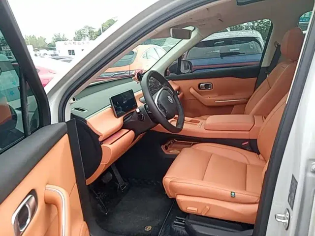 Leapmotor C10 — Фото автомобиля 15