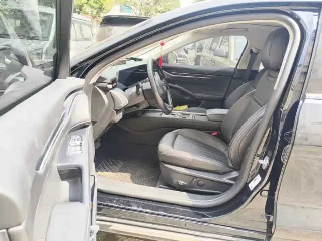 Ford Mondeo 2025 1.5T EcoBoost Luxury — Фото автомобиля 8