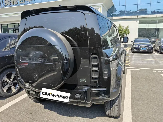 Land Rover Defender — Фото автомобиля 3