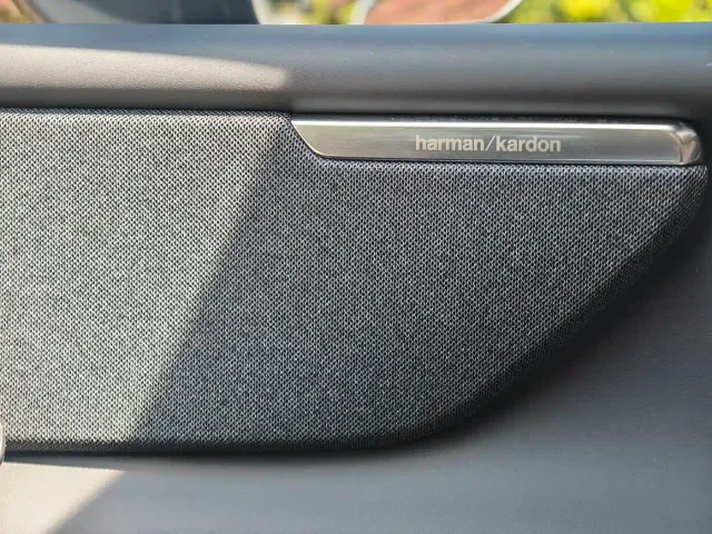 Volvo XC70 Plug-in Hybrid — Фото автомобиля 16