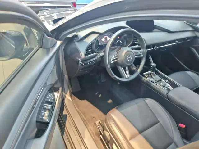 Mazda Axela — Фото автомобиля 15