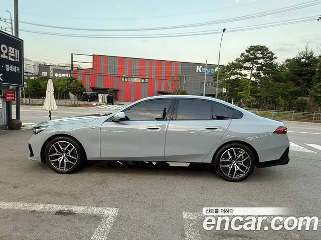 BMW 5-Series — Фото автомобиля 2