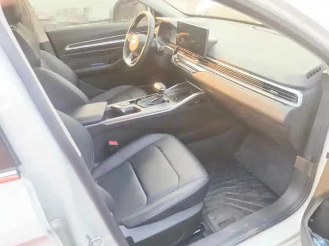 Geely Emgrand — Фото автомобиля 13