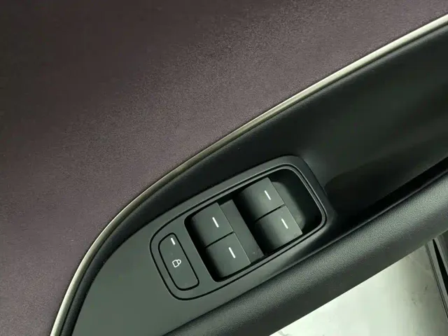Xiaomi SU7 — Фото автомобиля 24