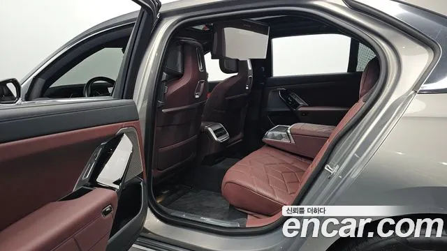 BMW 7 Series G70 — Фото автомобиля 18
