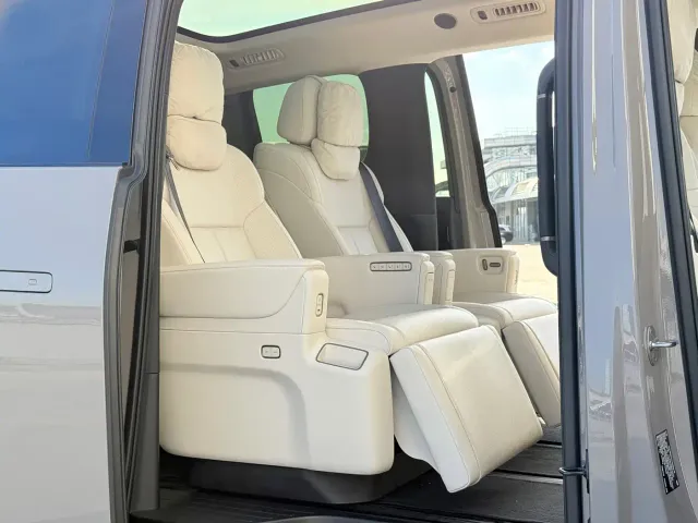 Li Auto MEGA — Фото автомобиля 7