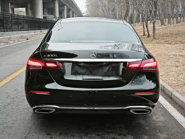 Mercedes-Benz E-Class — Фото автомобиля 5