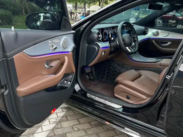 Mercedes-Benz E-Class — Фото автомобиля 4
