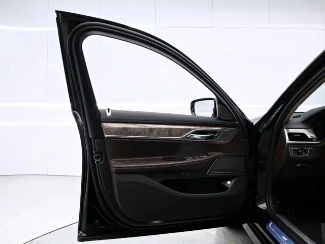 BMW 7 Series — Фото автомобиля 12