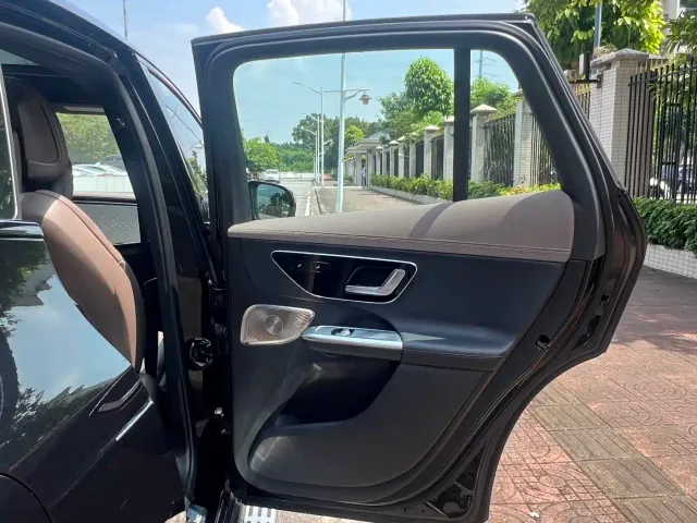 Mercedes-Benz EQE SUV — Фото автомобиля 11
