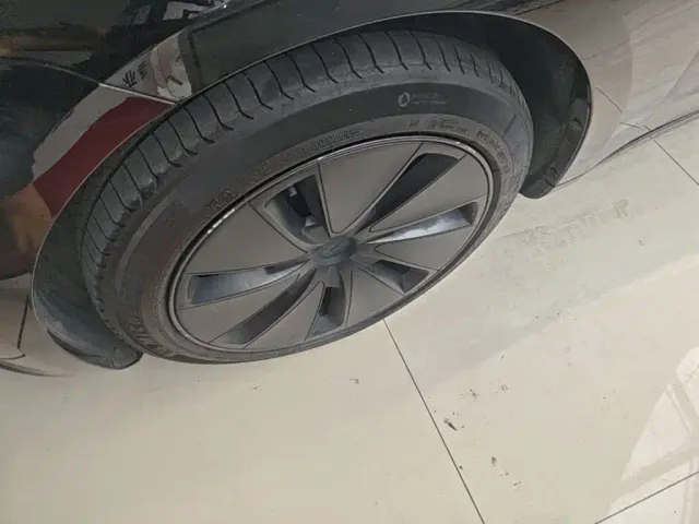 Tesla Model 3 — Фото автомобиля 22