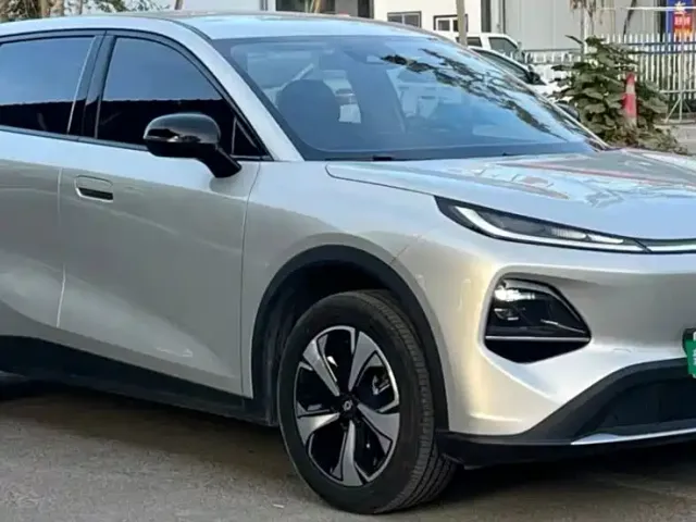Changan Qiyuan Q05 — Фото автомобиля 3