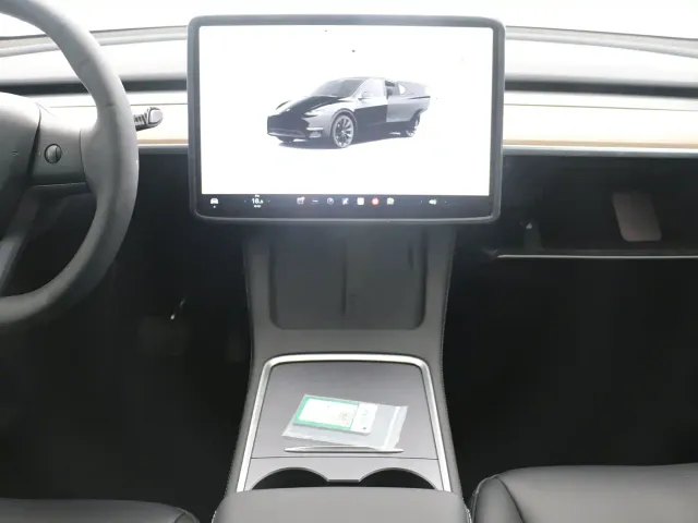 Tesla Model Y — Фото автомобиля 7