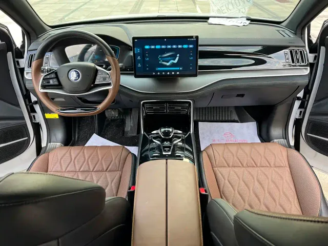 BYD Tang — Фото автомобиля 11