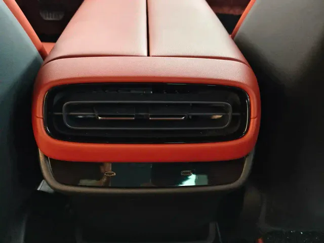 Xiaomi SU7 — Фото автомобиля 19