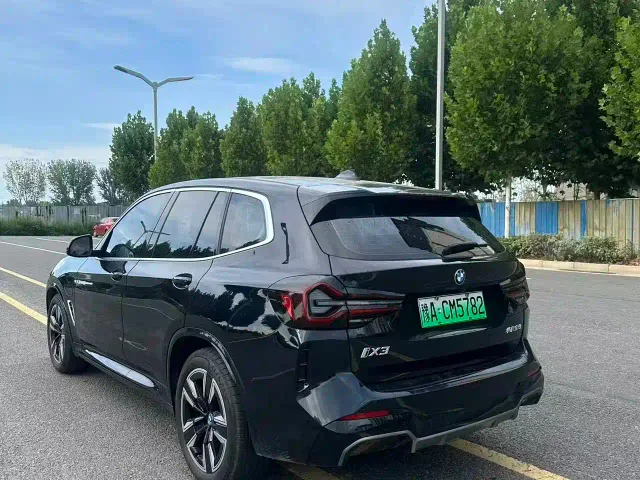 BMW iX3 — Фото автомобиля 9