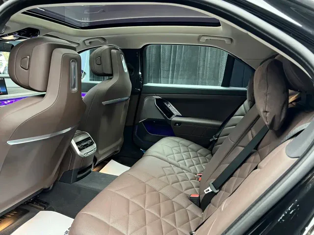 BMW 7 Series — Фото автомобиля 11