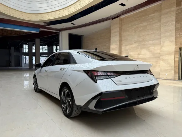 Hyundai Elantra — Фото автомобиля 6