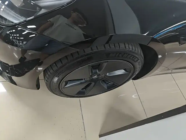 Tesla Model 3 — Фото автомобиля 22