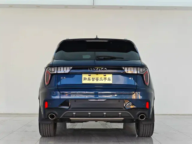 Lynk & Co 01 — Фото автомобиля 5