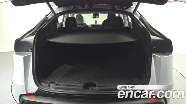 Tesla Model Y — Фото автомобиля 8