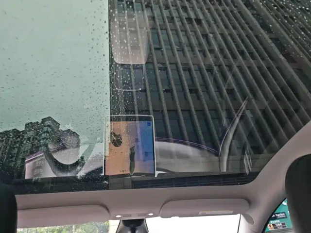 Tesla Model Y — Фото автомобиля 17