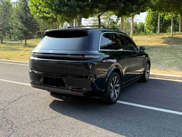 Li Auto L8 — Фото автомобиля 10